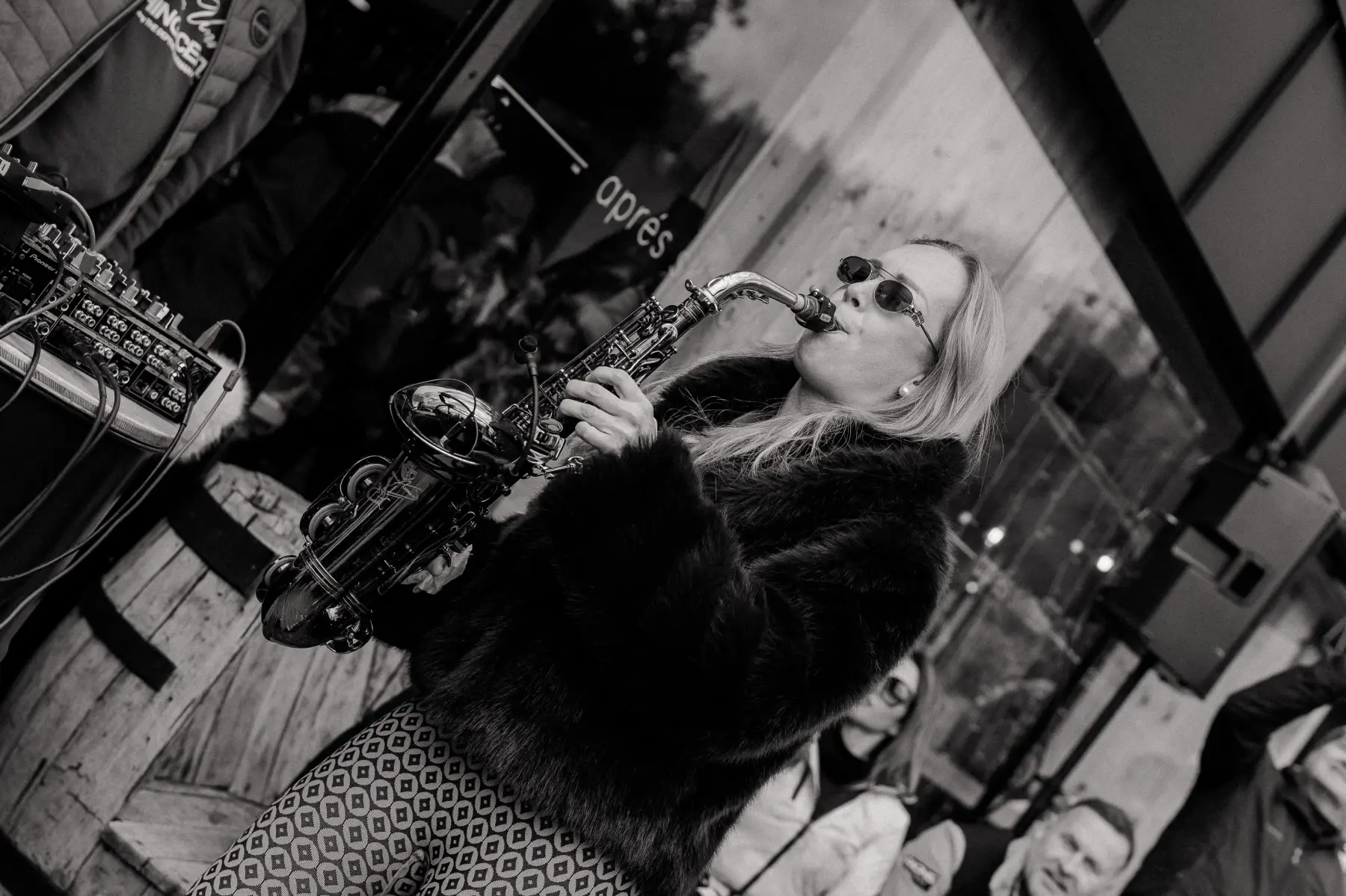 Pochovávanie lyže Soliskovej sa vydarilo 🎉🍹 Štrbské Pleso zažilo skvelú aprés-ski rozlúčku so zimou